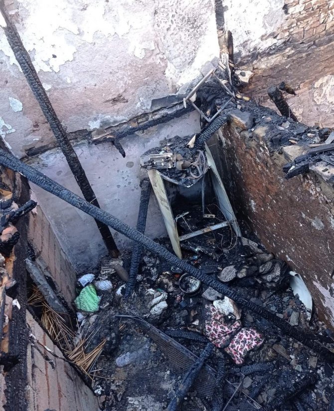 Manisa’da yangın bir evi kül etti