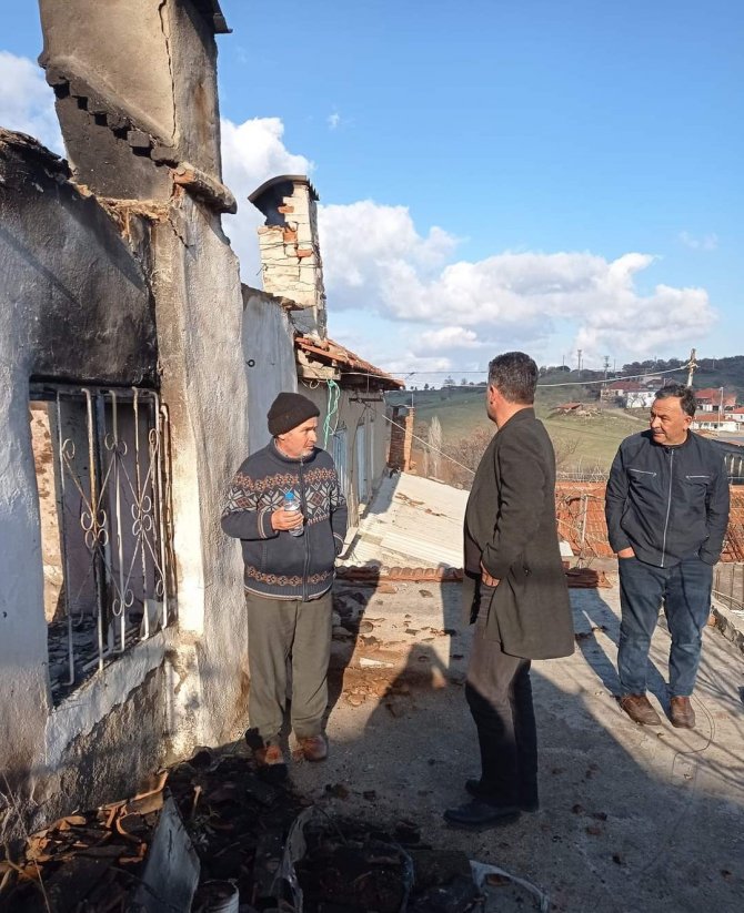 Manisa’da yangın bir evi kül etti