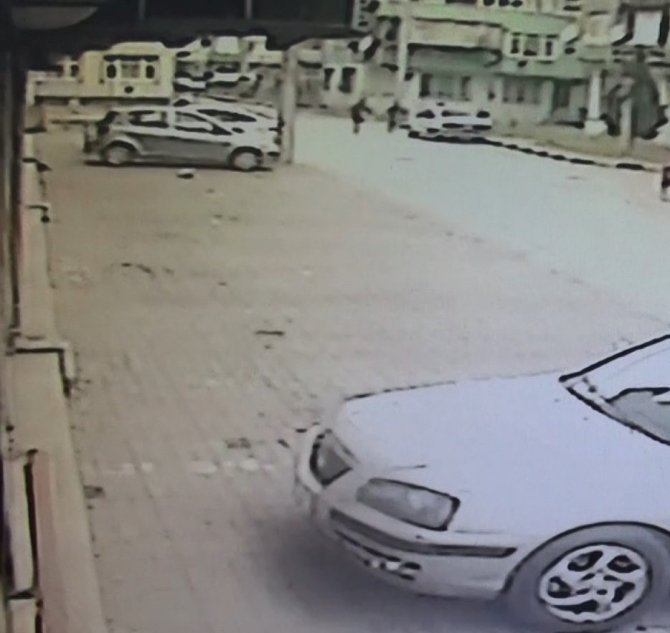 Sokak ortasında bıçaklı kavga: 1 yaralı