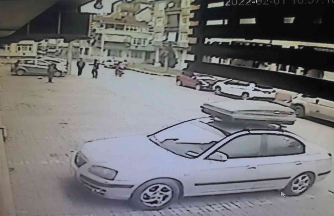 Sokak ortasında bıçaklı kavga: 1 yaralı