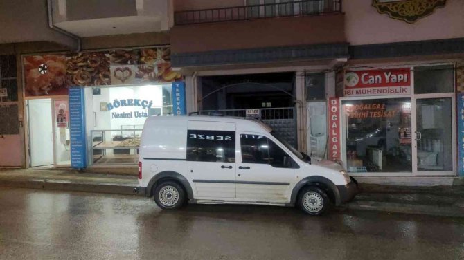 Tartıştığı babasını defalarca bıçaklayarak öldürdü