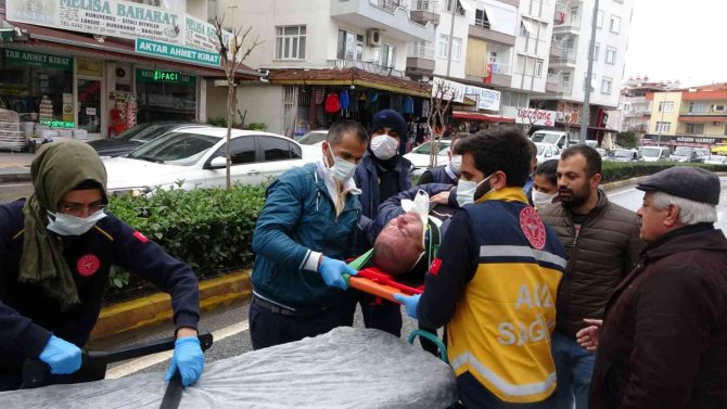 Yaya geçidine park edip kazaya davetiye çıkardı