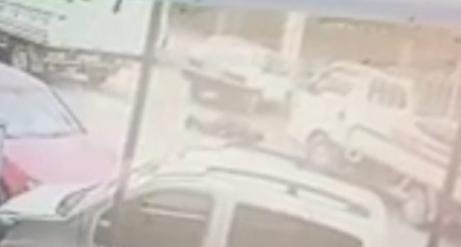 Yayaya çarpıp kaçan kamyonetin kazası kamerada