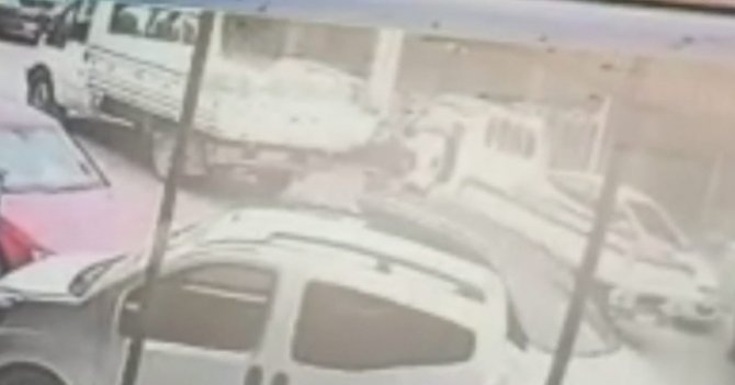 Yayaya çarpıp kaçan kamyonetin kazası kamerada