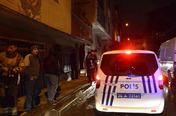 3 katlı binanın bahçesinde yaşanan göçük panik oluşturdu