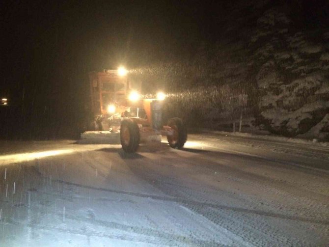 Antalya-Konya karayolu tırlar hariç araç trafiğine açıldı