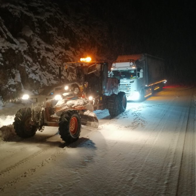 Antalya-Konya karayolu tırlar hariç araç trafiğine açıldı