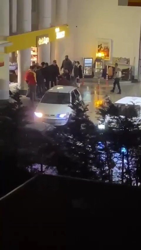 Çekmeköy’de benzin istasyonu çalışanlarıyla sürücüler arasında kavga