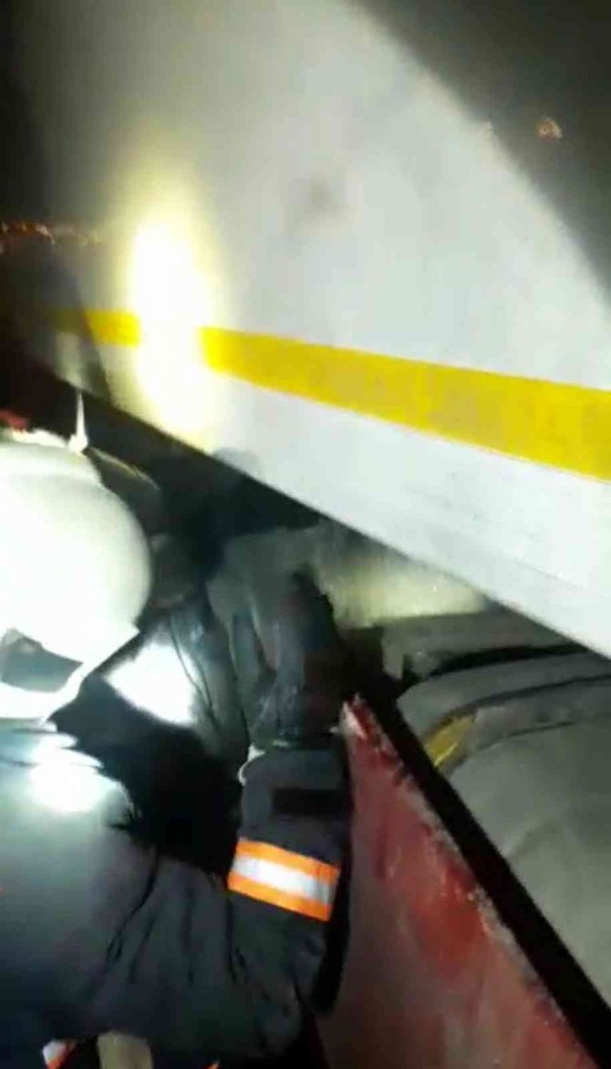 Dorse ile lastik arasında sıkışan sürücü hayatını kaybetti