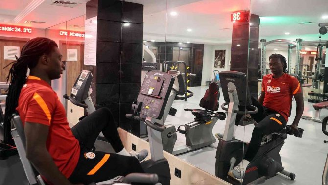 Gomis ilk antrenmanına çıktı