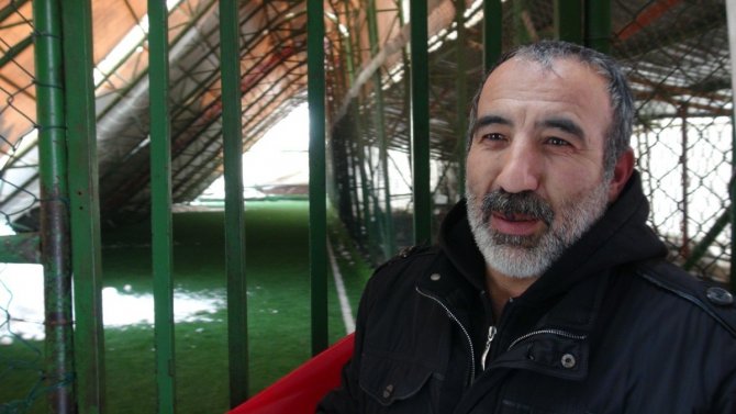 Halı sahanın çatısı çöktü facianın eşiğinden dönüldü