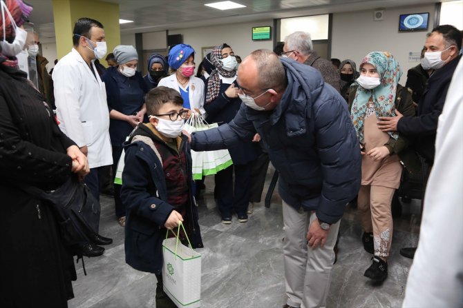 Konya'da hastanede yatan çocuklara şivlilik sürprizi
