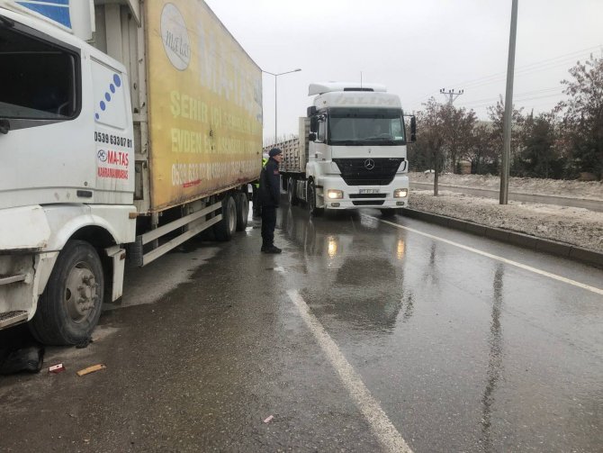 Hatalı park kazaya neden oldu: 3 yaralı