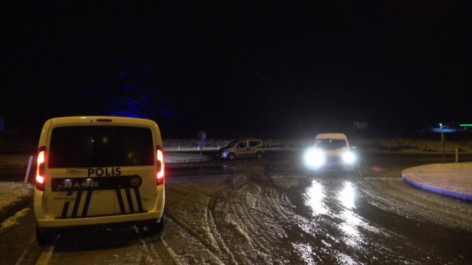 Kırklareli’de kar yağışı etkisini arttırdı