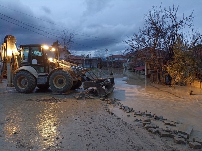 Selin vurduğu Sarayköy’de evleri su bastı