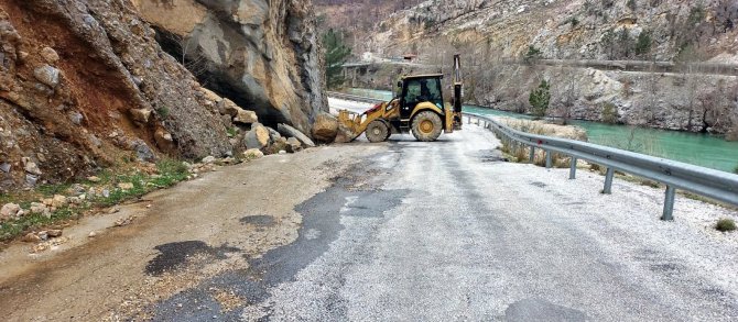 Şiddetli yağış heyelana sebep oldu