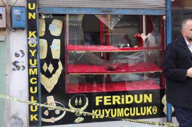 Yarım kilo altın çalan soygunculardan biri yakalandı