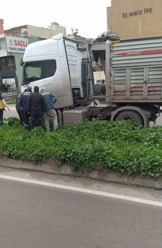 Yaşlı kadın tırın altında kaldı