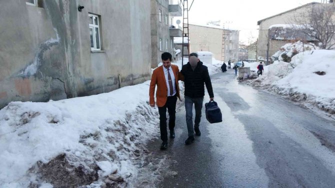 17 yıllık madde bağımlısı genç tedavi olup ailesine kavuştu