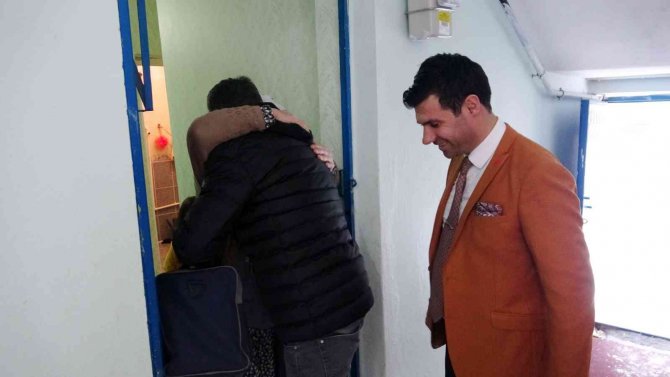 17 yıllık madde bağımlısı genç tedavi olup ailesine kavuştu