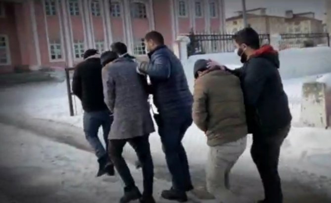 Ağrı’da iki kişinin öldüğü kavga ile ilgili sekiz kişi tutuklandı