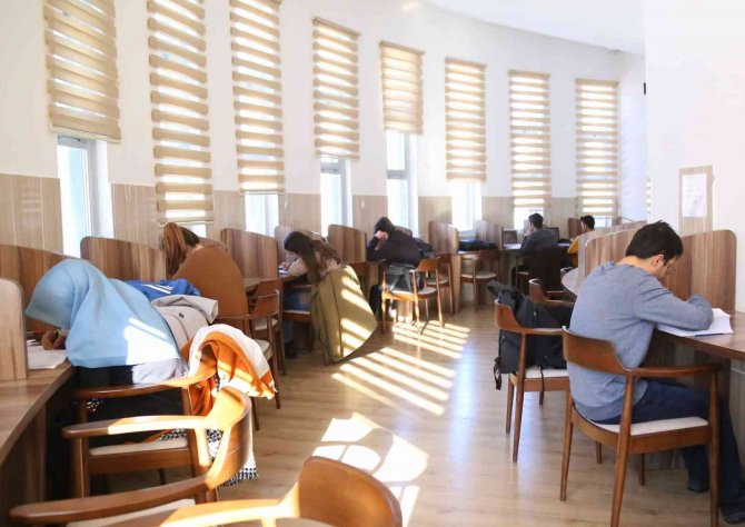 Aksaray’da Millet Kıraathanesi yarıyıl tatilinde doldu taştı