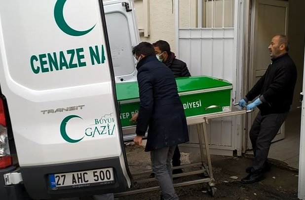 Düşerek kafasını yere çarpan yaşlı adam 12 gün sonra öldü