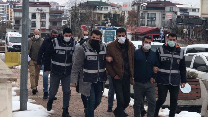 Elazığ’da bir evden hırsızlık yapan 4 şüpheli tutuklandı