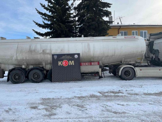 Polisin dikkati ele verdi,26 bin litre kaçak akaryakıt ele geçirildi