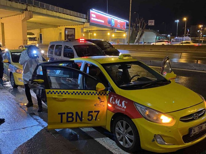 Taksideki yolcu, şoförü silahla vurup kaçtı