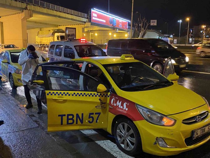 Taksideki yolcu, şoförü silahla vurup kaçtı