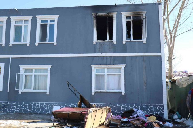 Yangında ağır yaralanan 8 yaşındaki çocuk yaşam savaşını kaybetti