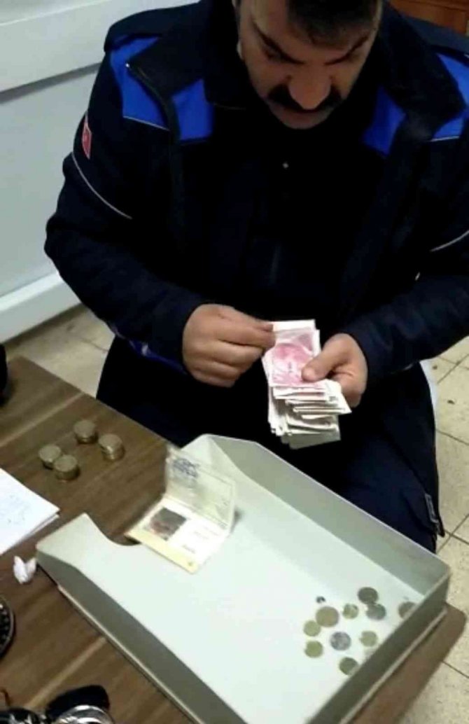 Dilencinin üzerinden çıkan para şaşırttı