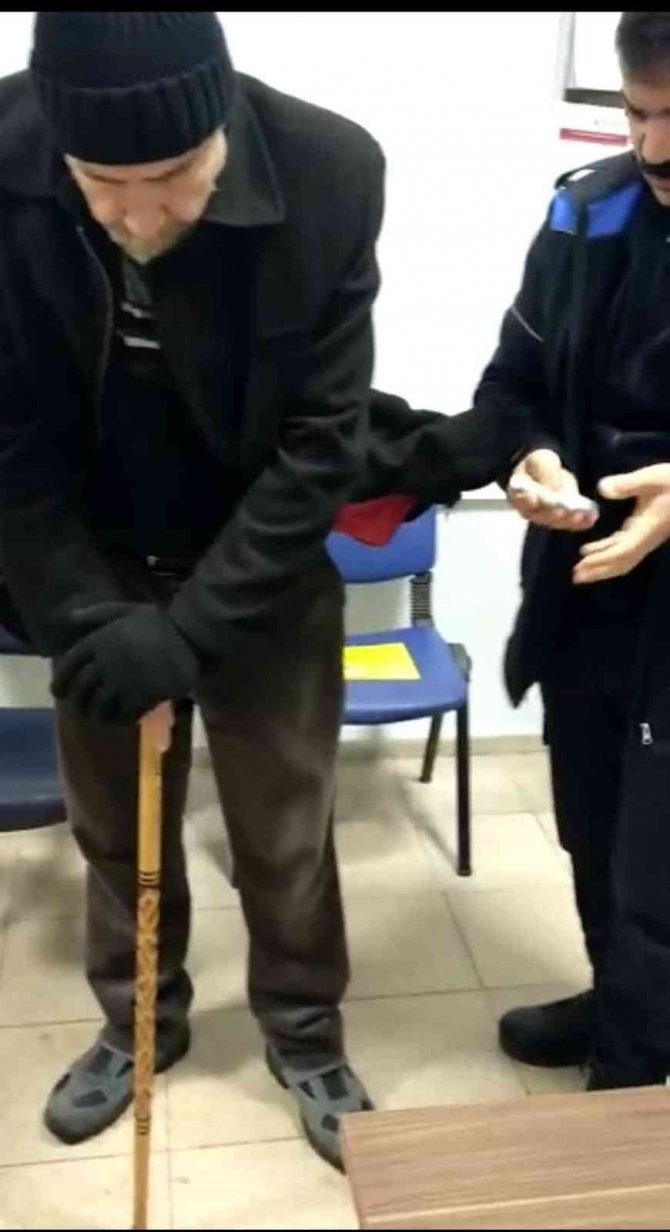 Dilencinin üzerinden çıkan para şaşırttı