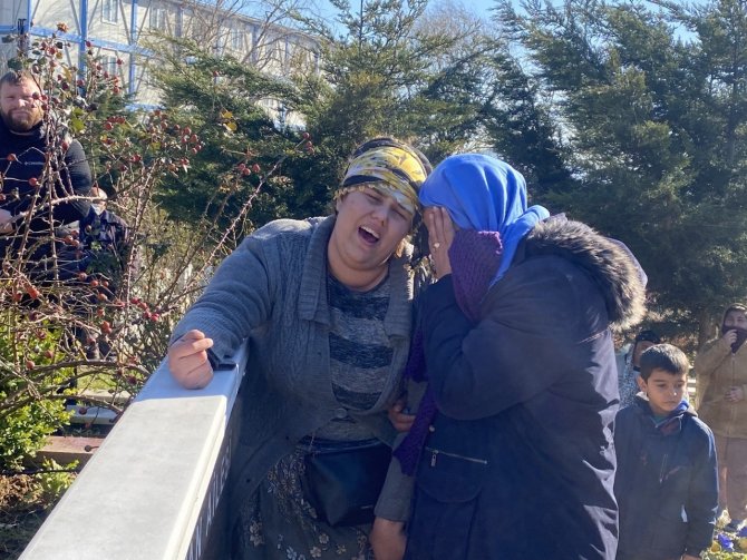 Kan donduran cinayet: 1,5 yaşındaki kızının gözü önünde hamile eşine kurşun yağdırdı