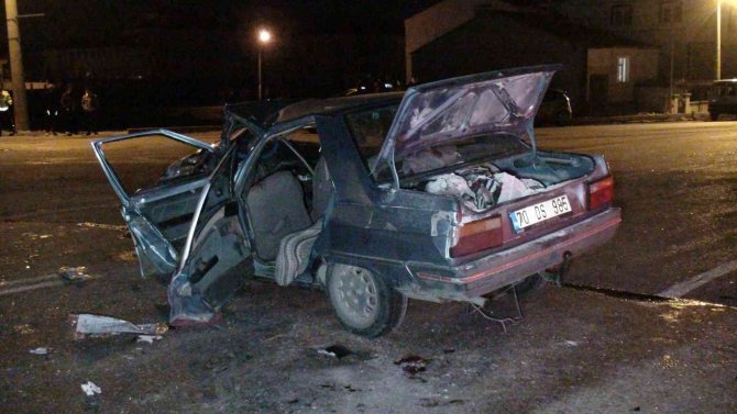 Karaman’da hafif ticari araç ile otomobil çarpıştı: 9 yaralı