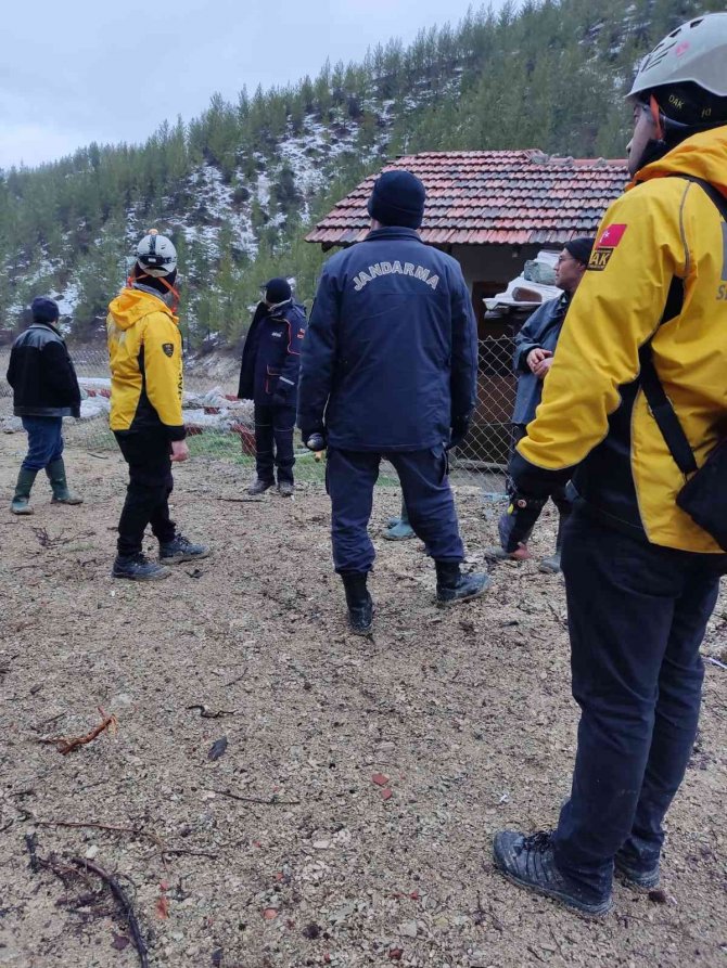 Kayıp genç için 5. gün arama çalışmaları devam ediyor