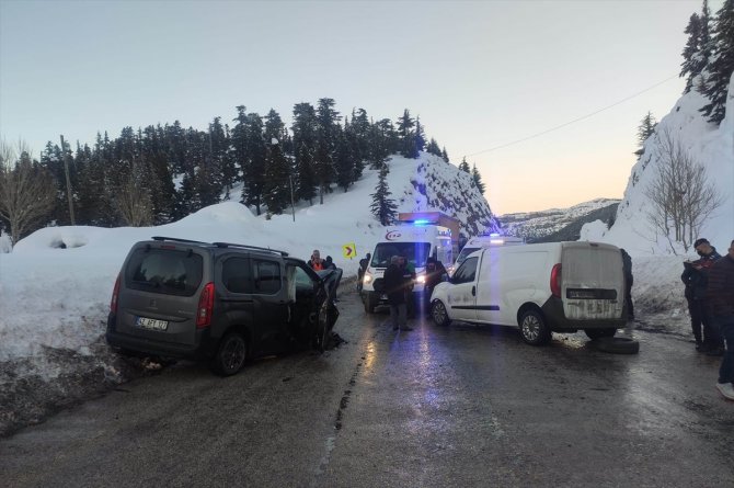 Konya'da trafik kazasında 4 kişi yaralandı