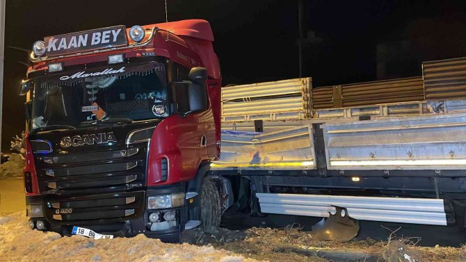 Zincirleme kaza sonrası yol trafiğe açıldı