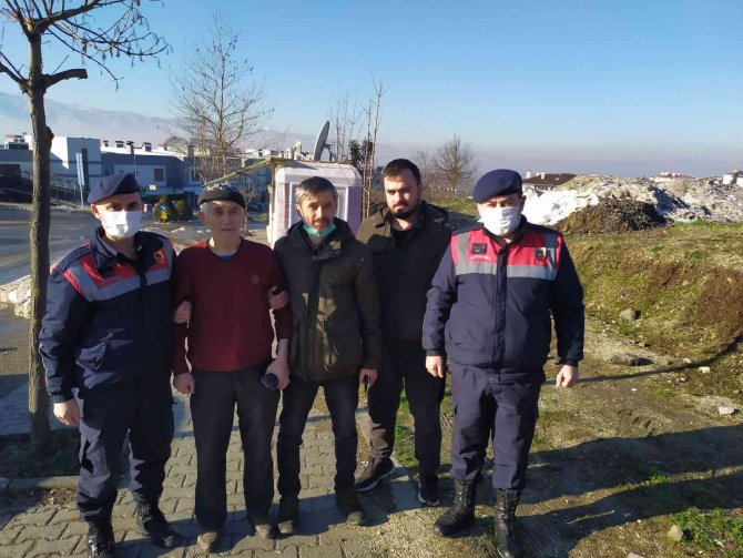 81 yaşındaki Alzheimer hastası yaşlı adamı jandarma ekipleri buldu