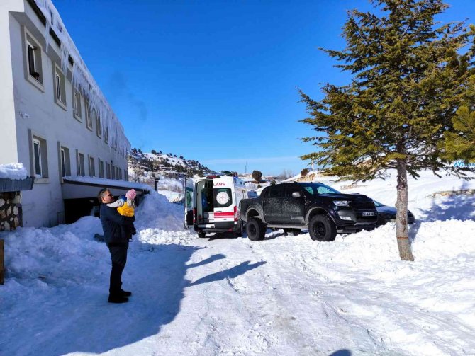 Çatı çöktü: 8 yaralı