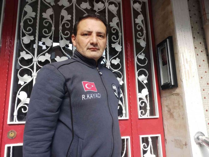 Diyafon hırsızı kamerada