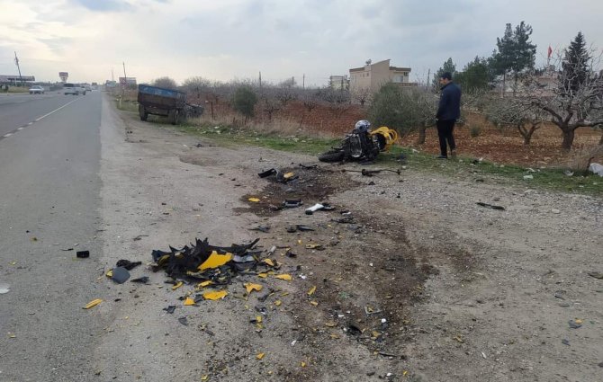 Feci kazada motosiklet traktöre çarptı