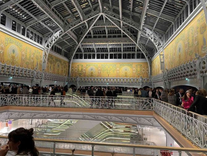 Fransa 2023 İlkbahar-Yaz sezonunu Türk kıyafetleriyle karşılayacak