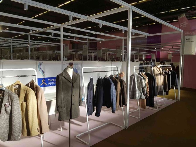 Fransa 2023 İlkbahar-Yaz sezonunu Türk kıyafetleriyle karşılayacak