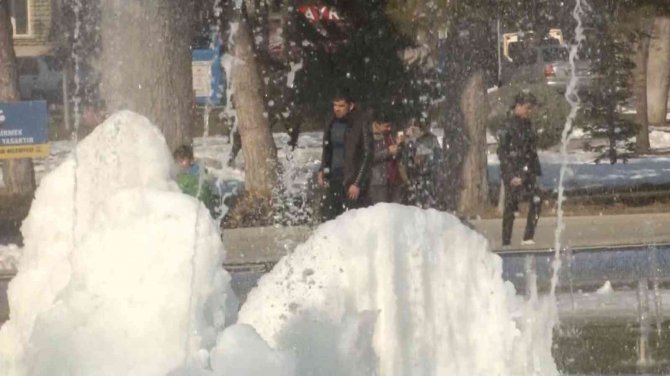 Konyalılar çarşı pazarda güneşin tadını çıkardı