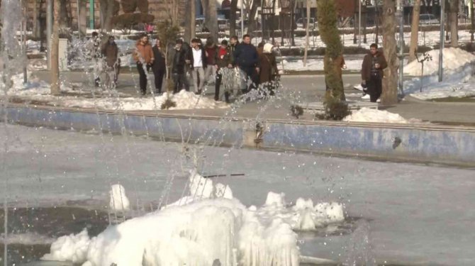 Konyalılar çarşı pazarda güneşin tadını çıkardı
