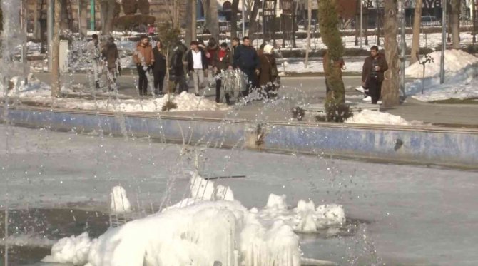 Konyalılar çarşı pazarda güneşin tadını çıkardı