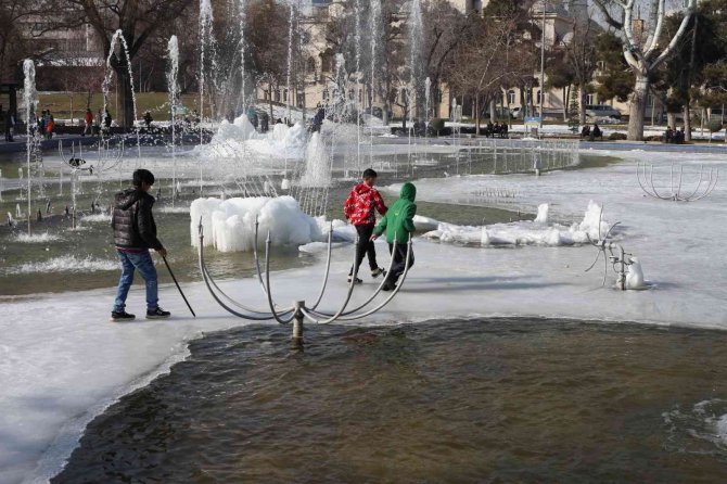 Konyalılar çarşı pazarda güneşin tadını çıkardı