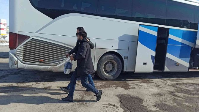 Şehirlerarası otobüsteki yolcunun üzerinden eroin çıktı